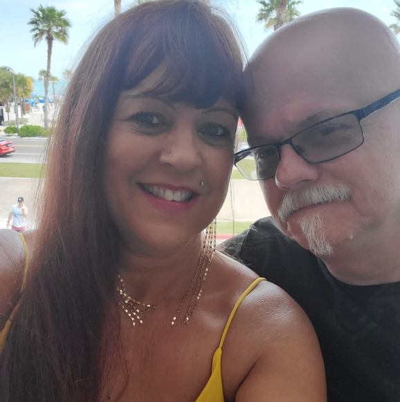 Meet your Posher Liz - Picture 6 of 6